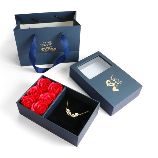 Kit Collier Trèfle en Cœur + Boîte avec Roses